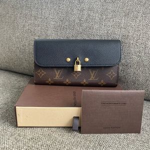 Louis Vuitton Venus Wallet